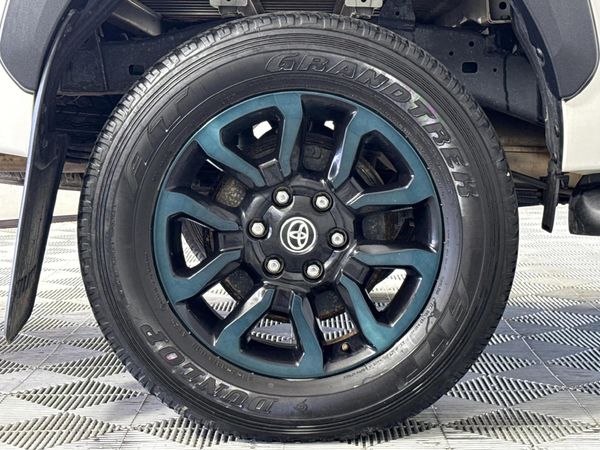 2025-Toyota-Hilux-28-GD-6-RB-Legend-RS-4x4-Double-Cab-Auto-mhev image:7