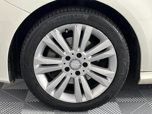 2012-Mercedes-Benz-B-Class-B-200-CDI-BE image:4