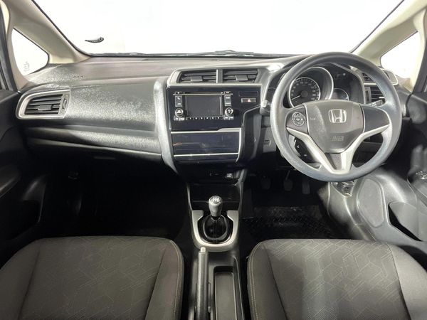 2021-Honda-WR-V-12-Comfort image:1