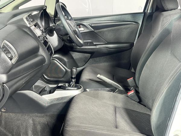 2021-Honda-WR-V-12-Comfort image:8