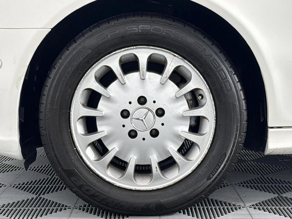 2006-Mercedes-Benz-E-Class-E-200K image:4