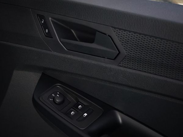 2023-Volkswagen-Caddy-Cargo-20-TDI-81kw-Panel-Van image:5