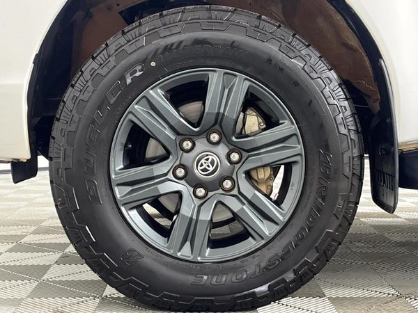 2022-Toyota-Hilux-28-GD-6-Raised-Body-Raider-Auto-Double-Cab image:4