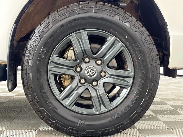 2022-Toyota-Hilux-28-GD-6-Raised-Body-Raider-Auto-Double-Cab image:5