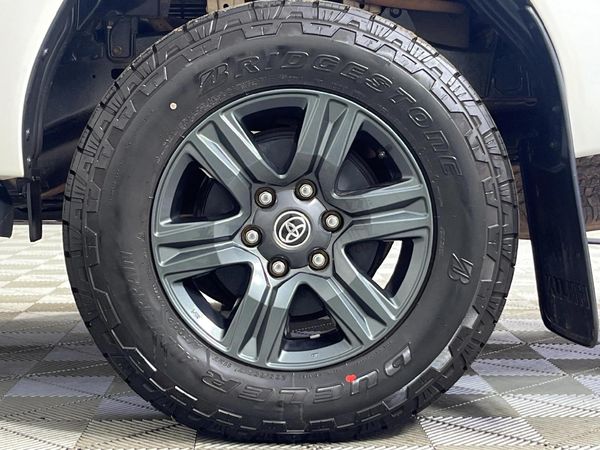2022-Toyota-Hilux-28-GD-6-Raised-Body-Raider-Auto-Double-Cab image:6