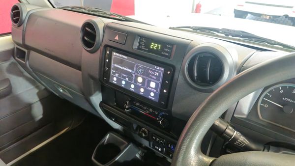 2022-Toyota-Land-Cruiser-79-45-D-70th-Edition-Single-Cab image:13