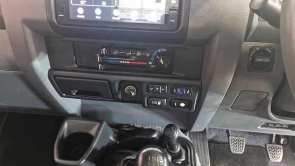 2022-Toyota-Land-Cruiser-79-45-D-70th-Edition-Single-Cab image:14