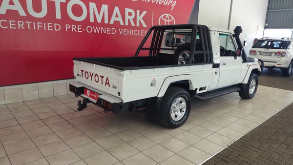 2022-Toyota-Land-Cruiser-79-45-D-70th-Edition-Single-Cab image:6