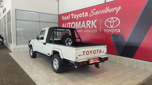 2022-Toyota-Land-Cruiser-79-45-D-70th-Edition-Single-Cab image:7