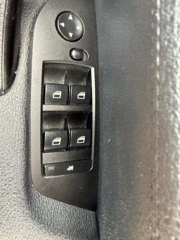 2010-BMW-X1-sDrive18i-Auto image:7