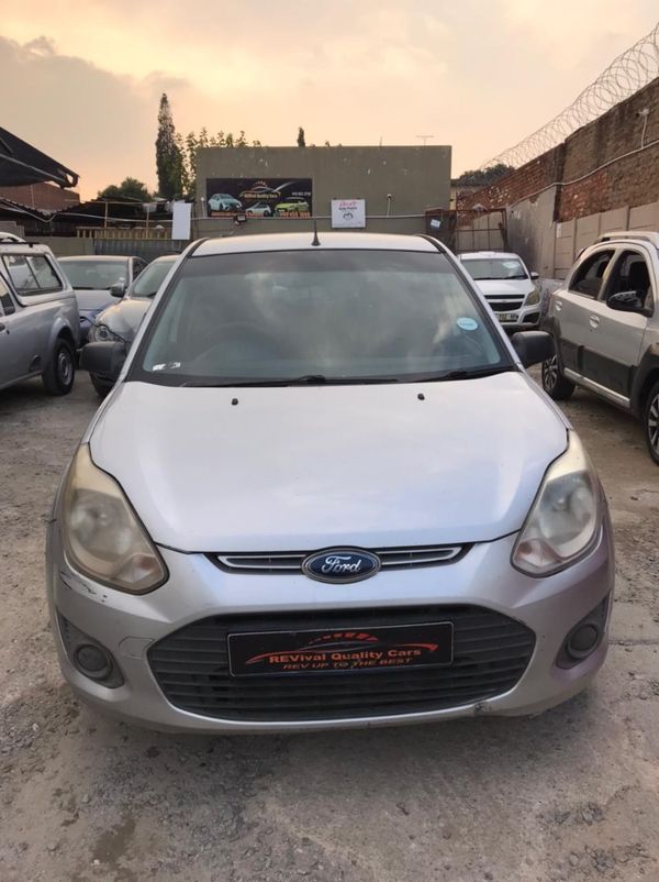 2013-Ford-Figo-14-Ambiente image:1