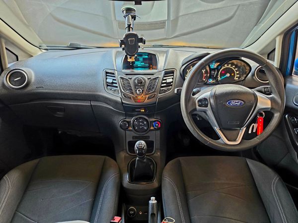 2013-Ford-Fiesta-14i-Trend-5-dr image:12