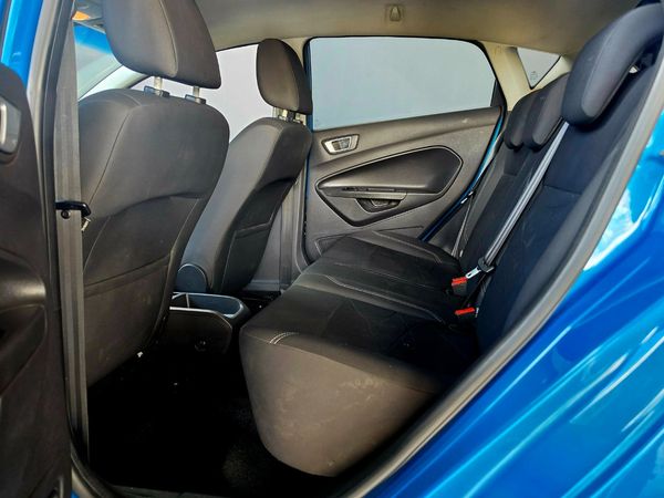 2013-Ford-Fiesta-14i-Trend-5-dr image:14
