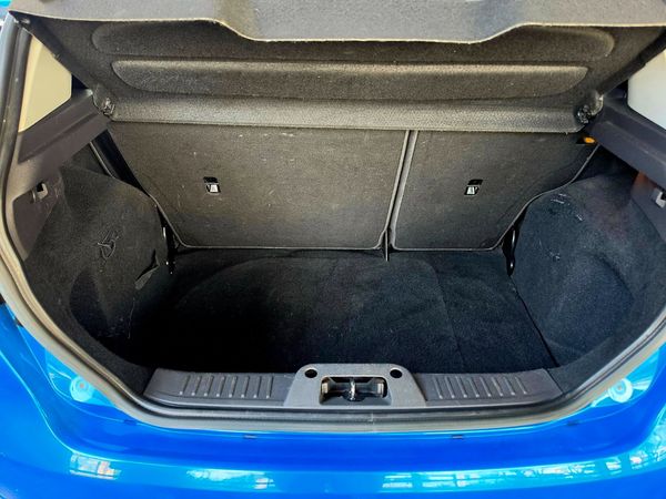 2013-Ford-Fiesta-14i-Trend-5-dr image:15