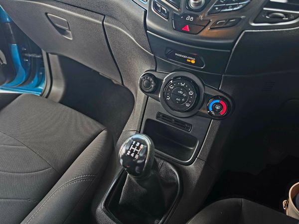 2013-Ford-Fiesta-14i-Trend-5-dr image:17
