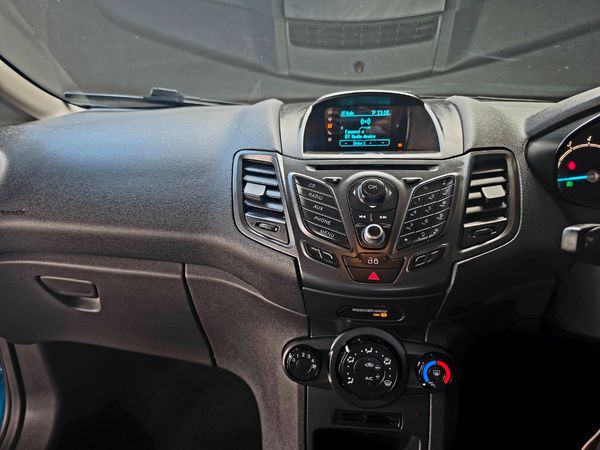 2013-Ford-Fiesta-14i-Trend-5-dr image:18