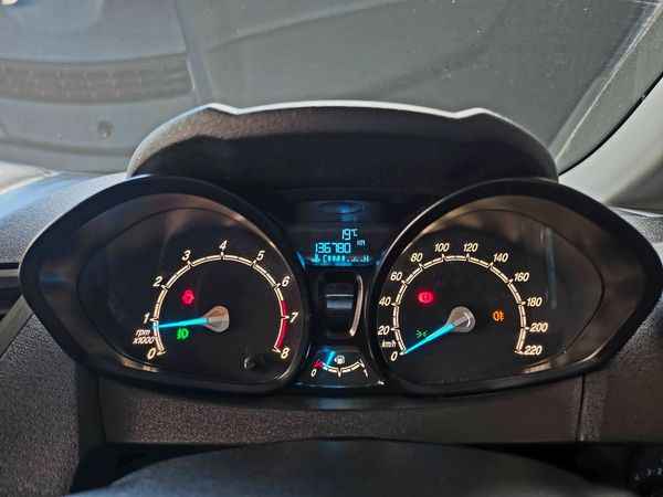 2013-Ford-Fiesta-14i-Trend-5-dr image:19