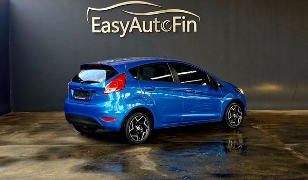2013-Ford-Fiesta-14i-Trend-5-dr image:4