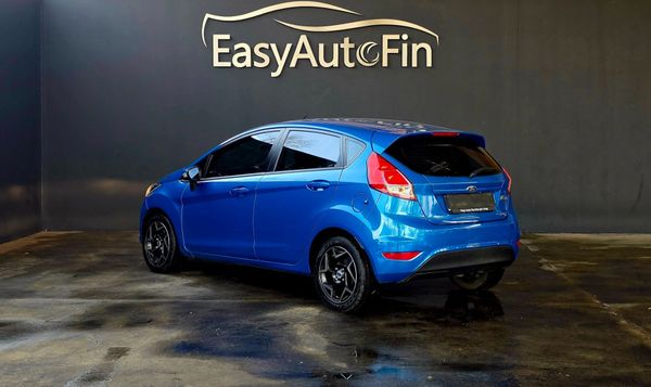 2013-Ford-Fiesta-14i-Trend-5-dr image:7