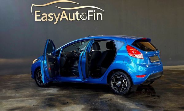 2013-Ford-Fiesta-14i-Trend-5-dr image:8