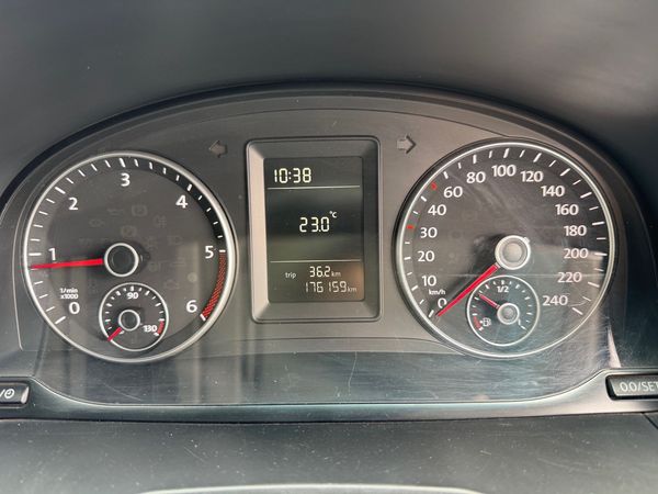 2018-Volkswagen-Caddy-Maxi-20-TDI-Trendline image:10