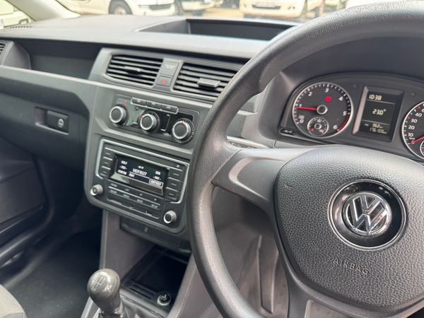 2018-Volkswagen-Caddy-Maxi-20-TDI-Trendline image:11