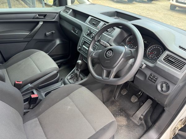 2018-Volkswagen-Caddy-Maxi-20-TDI-Trendline image:3