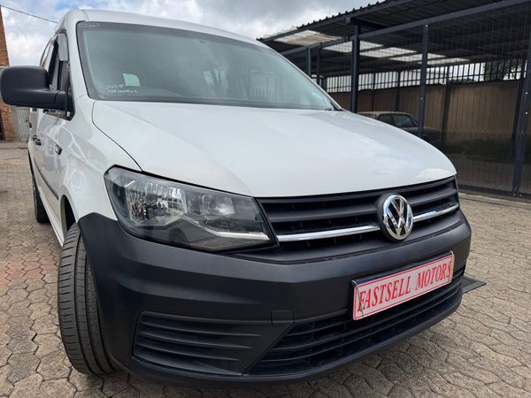 2018-Volkswagen-Caddy-Maxi-20-TDI-Trendline image:4
