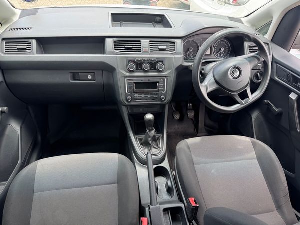 2018-Volkswagen-Caddy-Maxi-20-TDI-Trendline image:6