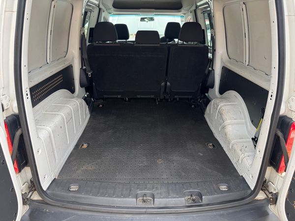 2018-Volkswagen-Caddy-Maxi-20-TDI-Trendline image:7