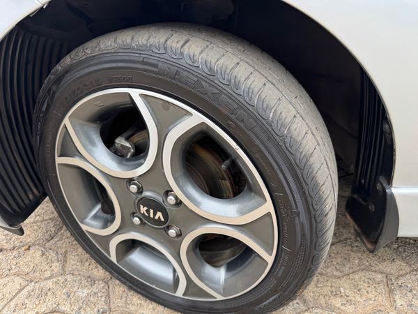 2017-Kia-Picanto-12-EX image:12