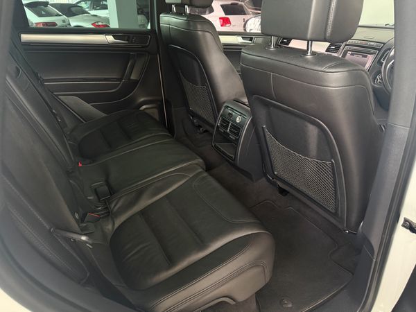 2016-Volkswagen-Touareg-30-V6-TDI-Auto-Bluemotion-180kW image:7