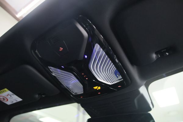 2023-BMW-X5-M60i image:21