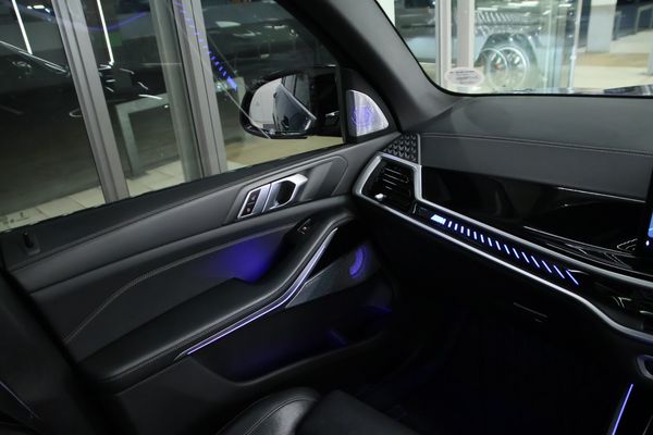 2023-BMW-X5-M60i image:22