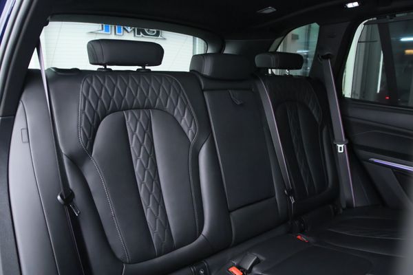 2023-BMW-X5-M60i image:27