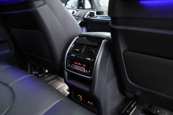 2023-BMW-X5-M60i image:28