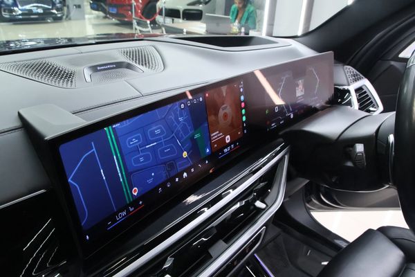 2023-BMW-X5-M60i image:31