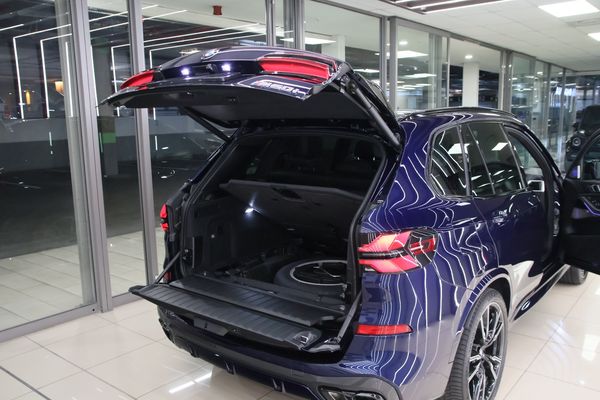 2023-BMW-X5-M60i image:32