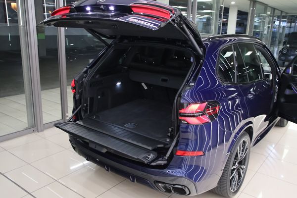2023-BMW-X5-M60i image:33