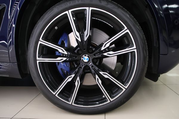 2023-BMW-X5-M60i image:7