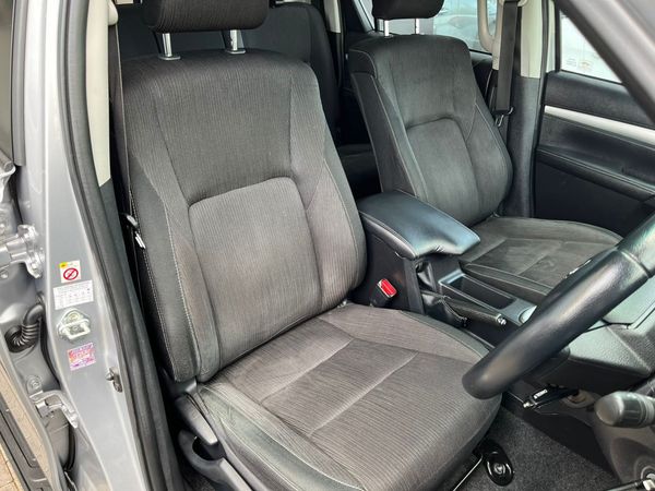 2018-Toyota-Hilux-28-GD-6-Raider-4x4-Double-Cab-Auto image:11