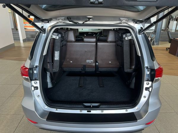 2018-Toyota-Fortuner-28-GD-6-Raised-Body-Auto image:8