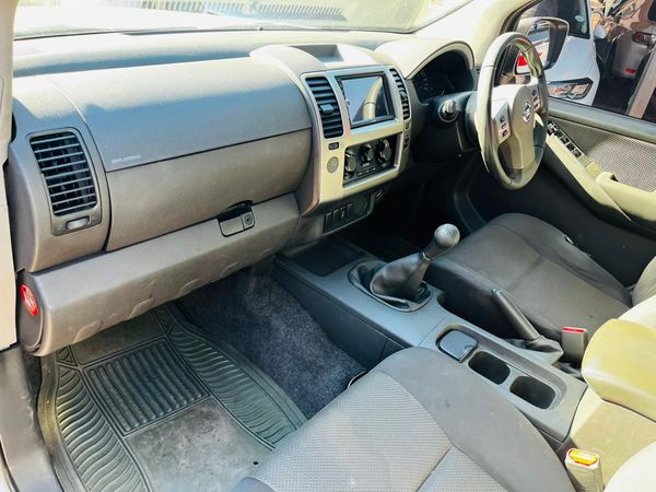 2013-Nissan-Navara-25-dCi-XE-Double-Cab image:9