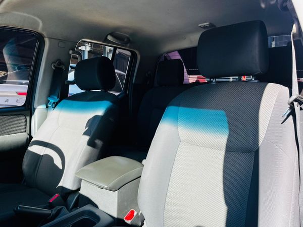 2013-Nissan-Navara-25-dCi-XE-Double-Cab image:11