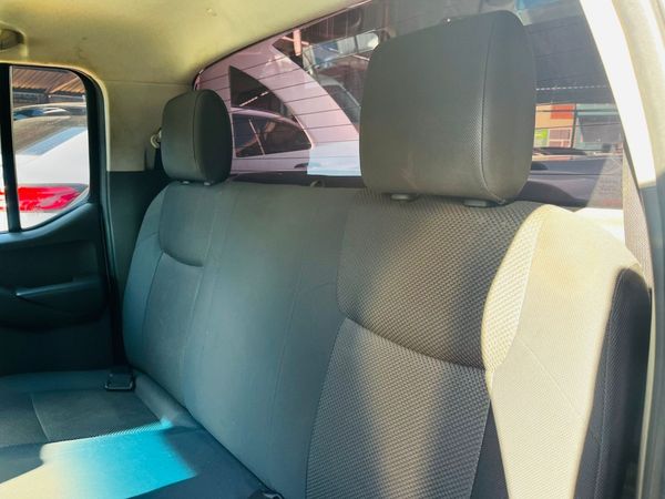 2013-Nissan-Navara-25-dCi-XE-Double-Cab image:14