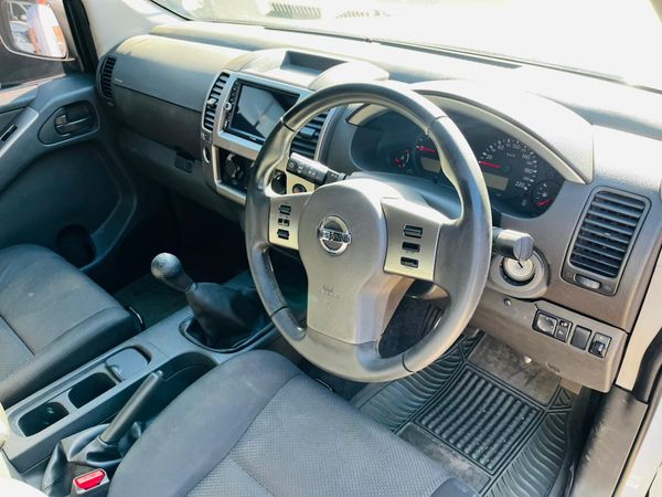 2013-Nissan-Navara-25-dCi-XE-Double-Cab image:8