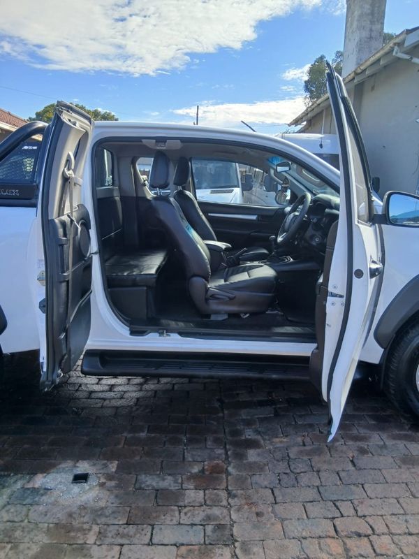 2018-Toyota-Hilux-24-GD-6-Raised-Body-SRX-Extended-Cab image:9