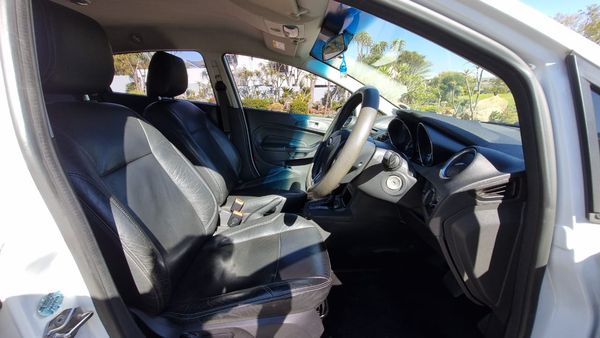 2017-Ford-Fiesta-Ford-EcoBoost-10-Automatic image:9