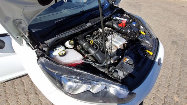 2017-Ford-Fiesta-Ford-EcoBoost-10-Automatic image:25