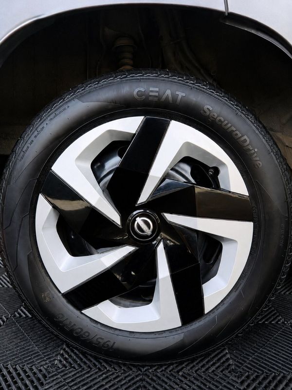 2024-Nissan-Magnite-10T-Visia image:16
